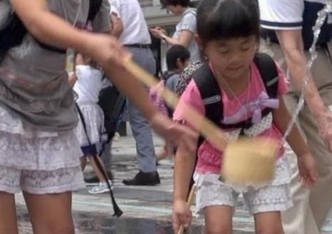 Uchimizu sænker temperaturen 10 grader i Tokyo